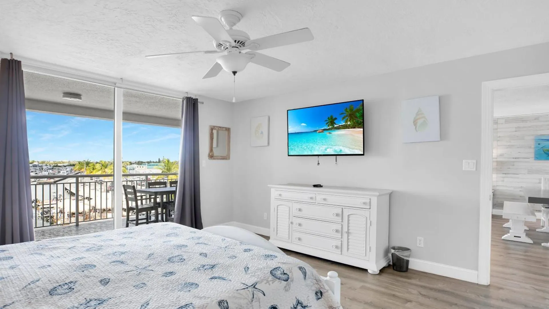 Florida - Spacious Updated Waterfront Condo 2X2 Pool Dock Key West