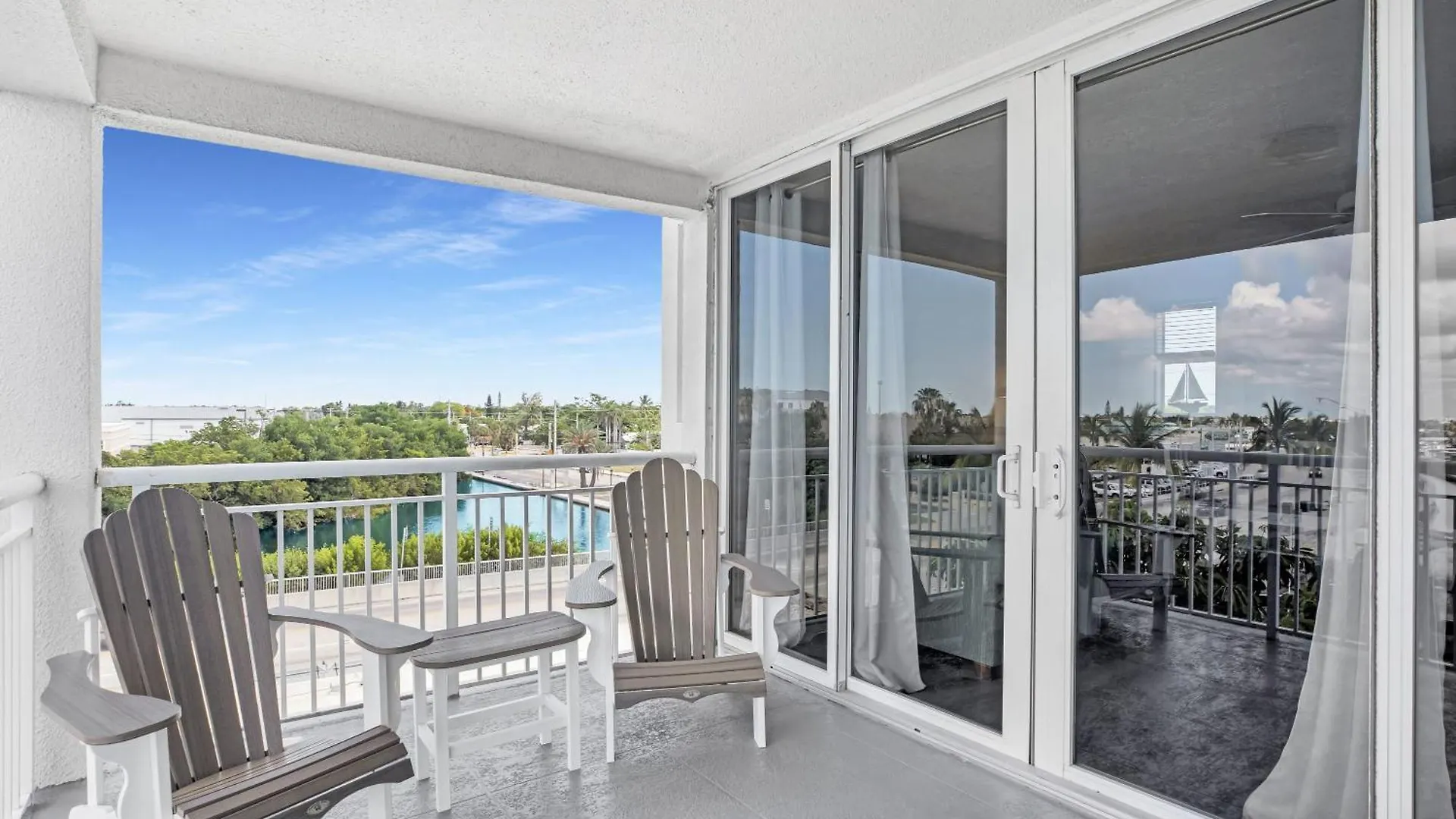 Florida - Spacious Updated Waterfront Condo 2X2 Pool Dock Key West